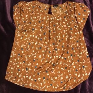 Brown flowered blouse with tulip sleeves